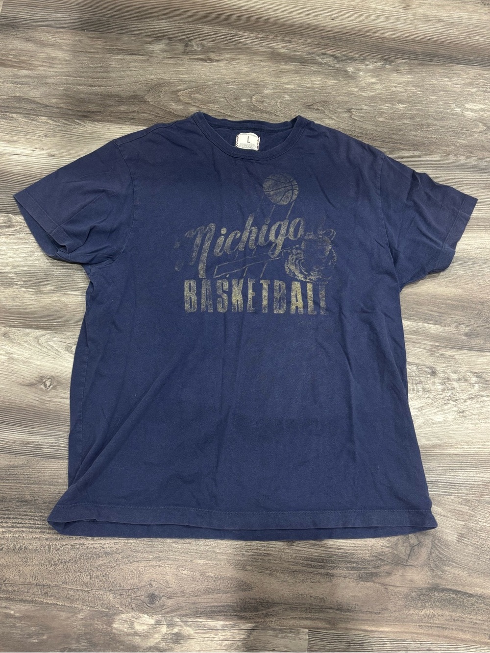 Vintage Men's Navy Blue Michigan Basketball Graphic Tee